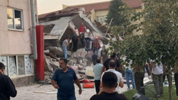 BALIKESİR - SIDIRGI: depremde yıkılan binaların ilk görüntüleri