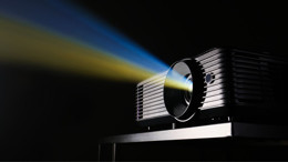 Balıkesir'de Vatandaşlar Sinemayı Evlerine Taşıyor