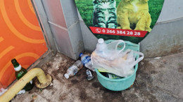 Akçay’da Mama Kabı Çöplüğe Döndü