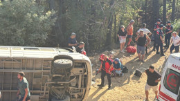 Edremit’te Korkunç Olay! Tur Minibüsü Devrildi: Yaralılar Var