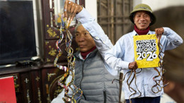 34 yıldır tırnaklarını kesmeyen adam dünya rekoru kırdı: 6 metre!