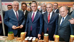 Edremit Yeşil Zeytin ve Zeytinyağı Van'daki Fuarda Tanıtıldı