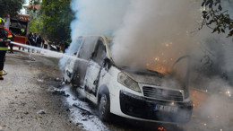 Edremit’te Araç Yangını Paniğe Neden Oldu