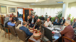 Muhtarlar Burhaniye Belediyesi'nde Bir Araya Geldi