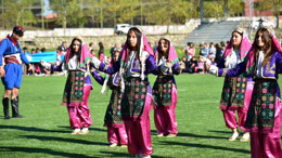Depremin merkez üssü Sındırgı'da 29 Ekim Cumhuriyet Bayramı coşkuyla kutlandı
