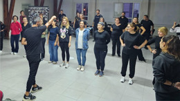 Ayvalık’ta Öğretmenlerden Halk Dansları Topluluğu