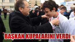 Başkan Kupalarını Verdi
