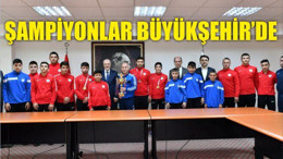 KUPA VE MADALYALARIYLA BAŞKAN KAFAOĞLU’NU ZİYARET ETTİLER