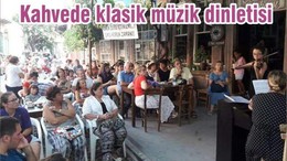Kahvede klasik müzik dinletisi