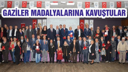 GAZİLER MADALYALARINA KAVUŞTULAR