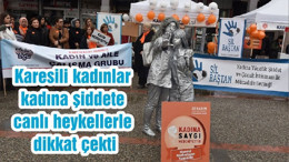 Karesili kadınlar kadına şiddete canlı heykellerle dikkat çekti