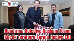Bandırma Belediye Başkanı Tosun Küçük Taraftara Forma Hediye Etti