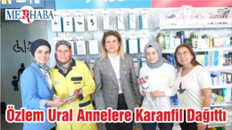 Özlem Ural Annelere Karanfil Dağıttı
