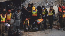 Pakistan'da camiye saldırı: 32 ölü, 150 yaralı
