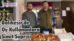 Balıkesir'de Oy Kullananlara Simit Süprizi