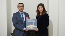 BİK Müdürü Parlak’tan BGYC’ye Taksim Cami Adlı Eser Hediye Edildi