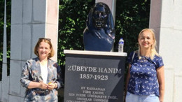 Başkan Yahşi Zübeyde Hanım Büstünü Yeniden Işıltılı Hale Getirdi