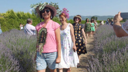 Burhaniye'de Lavanta Bahçesinde Defile