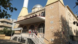 Çifte Minareli Camii Burhaniye'de Ziyaretçilerini Bekliyor
