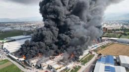 Balıkesir’inde Destek Gönderdiği Bursa Fabrika Yangınına Müdahale Sürüyor