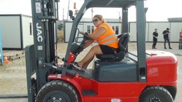 Bu Kadınlar Forklift Operatörü
