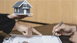 Balıkesir Burhaniye’de 753 m² bahçeli kargir ev satılık