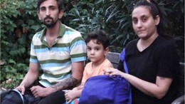 Ev Sahibi Evden Attı ! Hamile Eşi Ve Çocuğuyla Hastanenin Bahçesinde Kalıyor