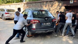 Mülk ve İşletme Sahibi Kavga Etti : Müşteriler Mahsur Kaldı
