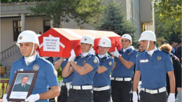 Vali Ustaoğlu Eski Vali Yavuz'u Son Yolculuğunda Yalnız Bırakmadı