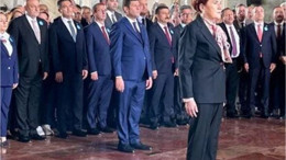 Akşener Anıtkabir'de: 'Dik Durmaya Devam Edeceğiz'