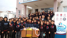 23 Okula Spor Malzemesi Desteği