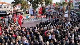 Ayvalıklılar Atatürk'ü Anmak İçin Bir Arada