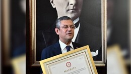CHP Genel Başkanı Özgür Özel Mazbatasını Aldı