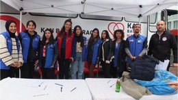 Üniversite Öğrencilerinden Kızılay'a Destek