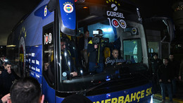 Fenerbahçe Futbol Takımı, Sevgiyle Karşılandı