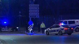 Bakanlık Önünde Şüpheli Hareketlerde Bulunan Şahıs Polisi Alarma Geçirdi