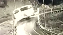 Devrilen Otobüsün Kaza Anı Kamerada