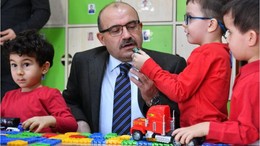 Vali Ustaoğlu Çocuklarla Oyun Oynadı