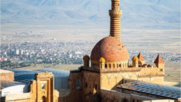 Osmanlı'nın yıllara meydan okuyan sarayı: İshak Paşa