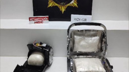 Tost makinesini ve süpürgeyi açan polis şok oldu