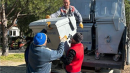 Burhaniye'de Konteynerler Yüz İfadeleriyle Dikkat Çekiyor