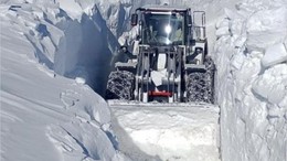 Yüksekova’da 5 metrelik kar tüneli oluştu