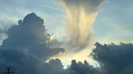 Balıkesir'de Gün Batımına Yakın İlginç Şekillerde Bulutlar Oluştu