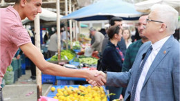 Başkan Deveciler Pazara Gitti