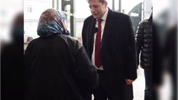 Yağmurda Islanan Pazar Esnafına Aysel'den Destek Eli