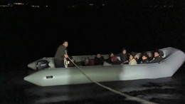 Ayvalık açıklarında 16 düzensiz göçmen yakalandı