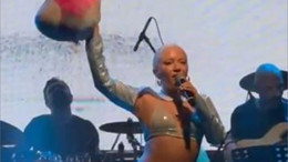 Ece Seçkin Balıkesir'e Uğurlu Oyuncağı İle Geldi