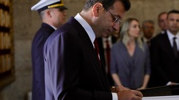 İBB Başkanı İmamoğlu, Anıtkabir'i ziyaret etti
