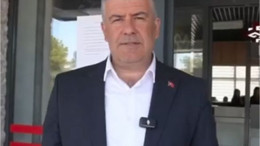 Akbıyık Mal Bildirimini Belediye Girişine Yerleştirdi