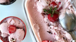 Karışık Meyvelerle Sağlıklı Dondurma Tarifi